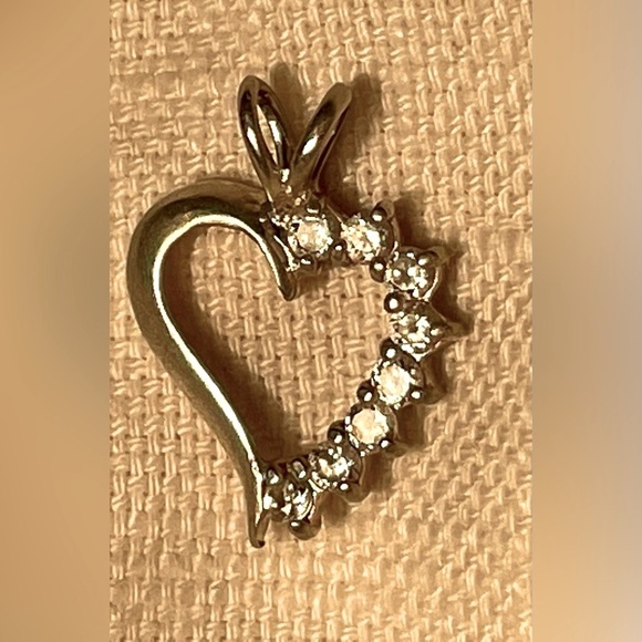 🤍Sterling silver CZ heart pendant - Picture 4 of 4